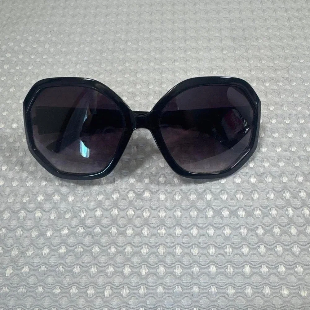 American Eagle Outfitters Rare Vintage Black oversized geometric sunglasses.